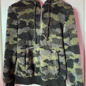 Women’s Furry Soft Camouflage Hoodie Women’s M